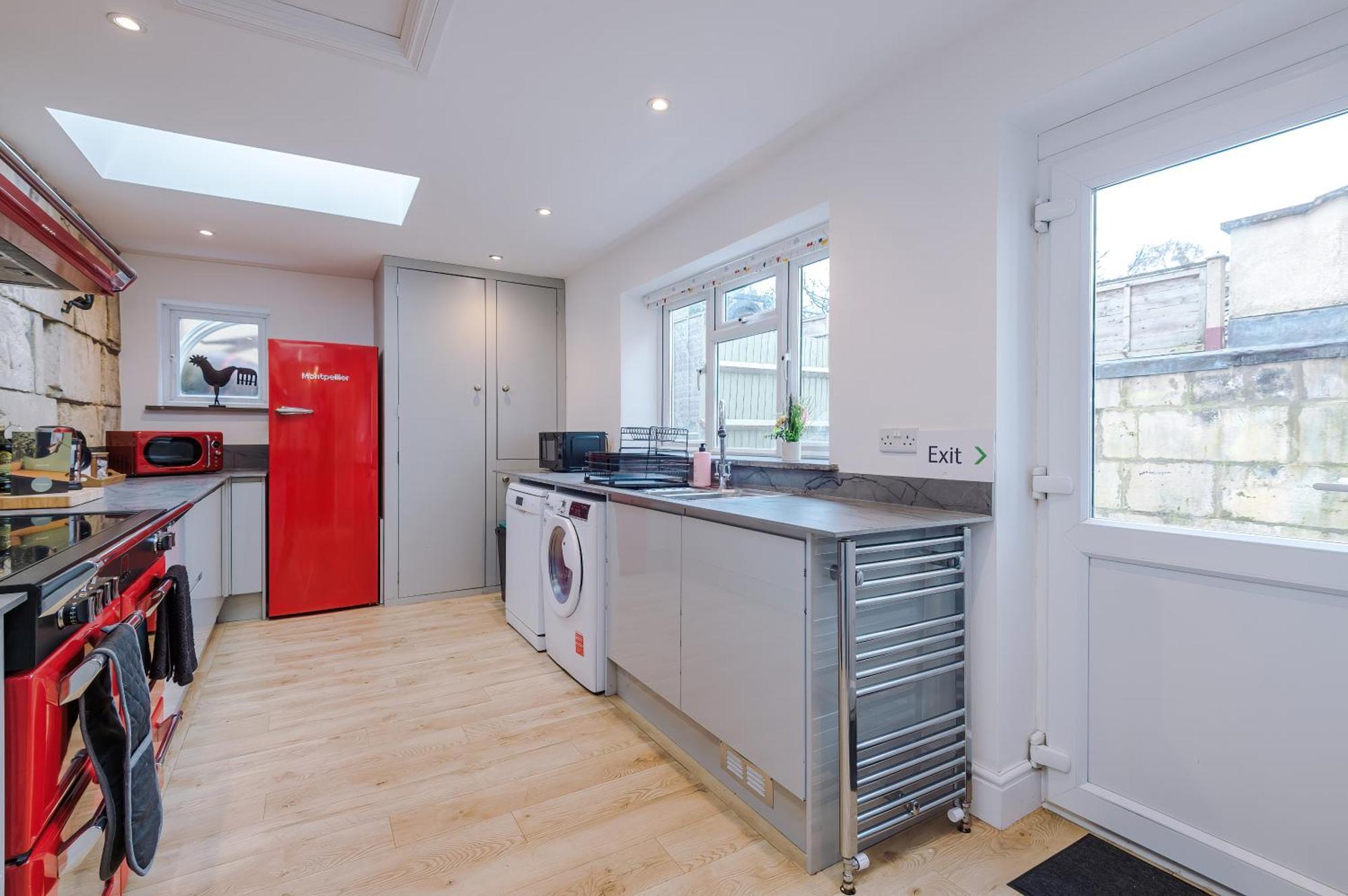 Purestay Central Bath: Five-Bedroom House with Parking Exterior photo