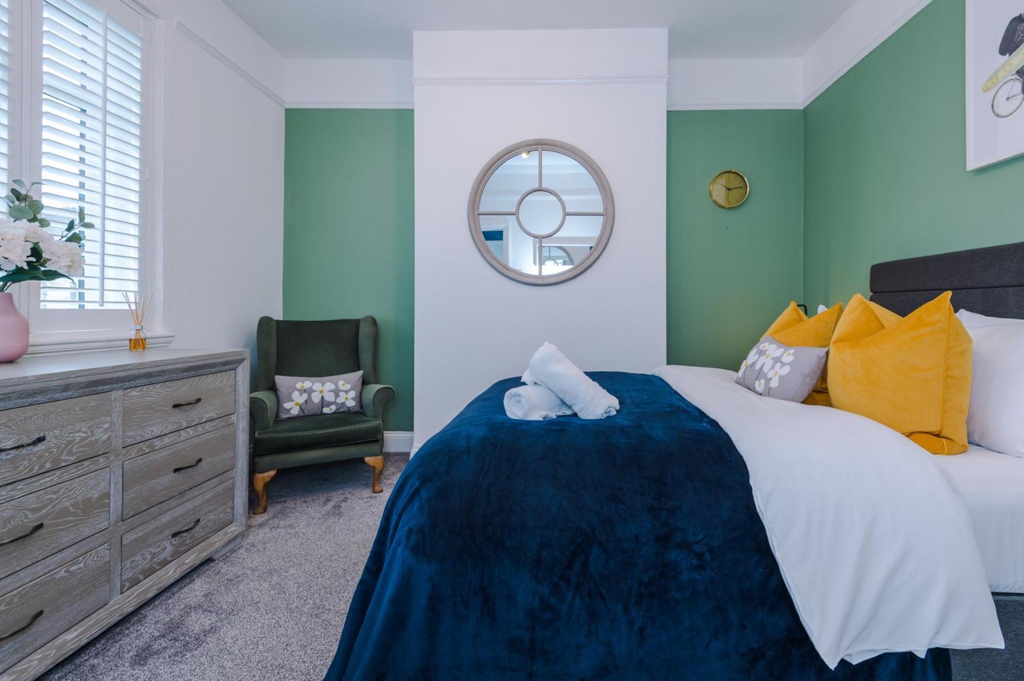 Purestay Central Bath: Five-Bedroom House with Parking Exterior photo