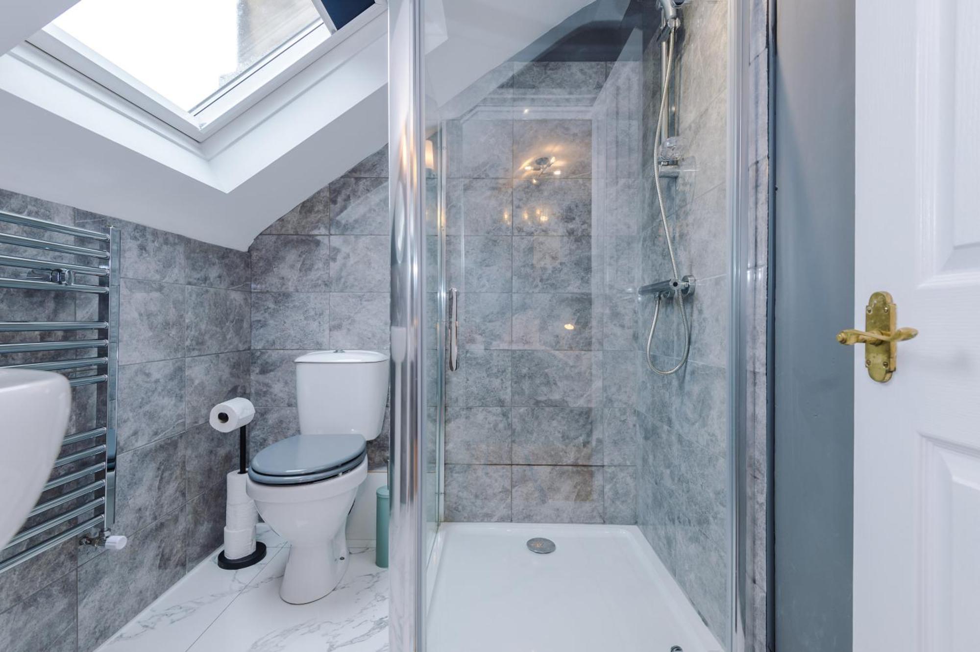 Purestay Central Bath: Five-Bedroom House with Parking Exterior photo