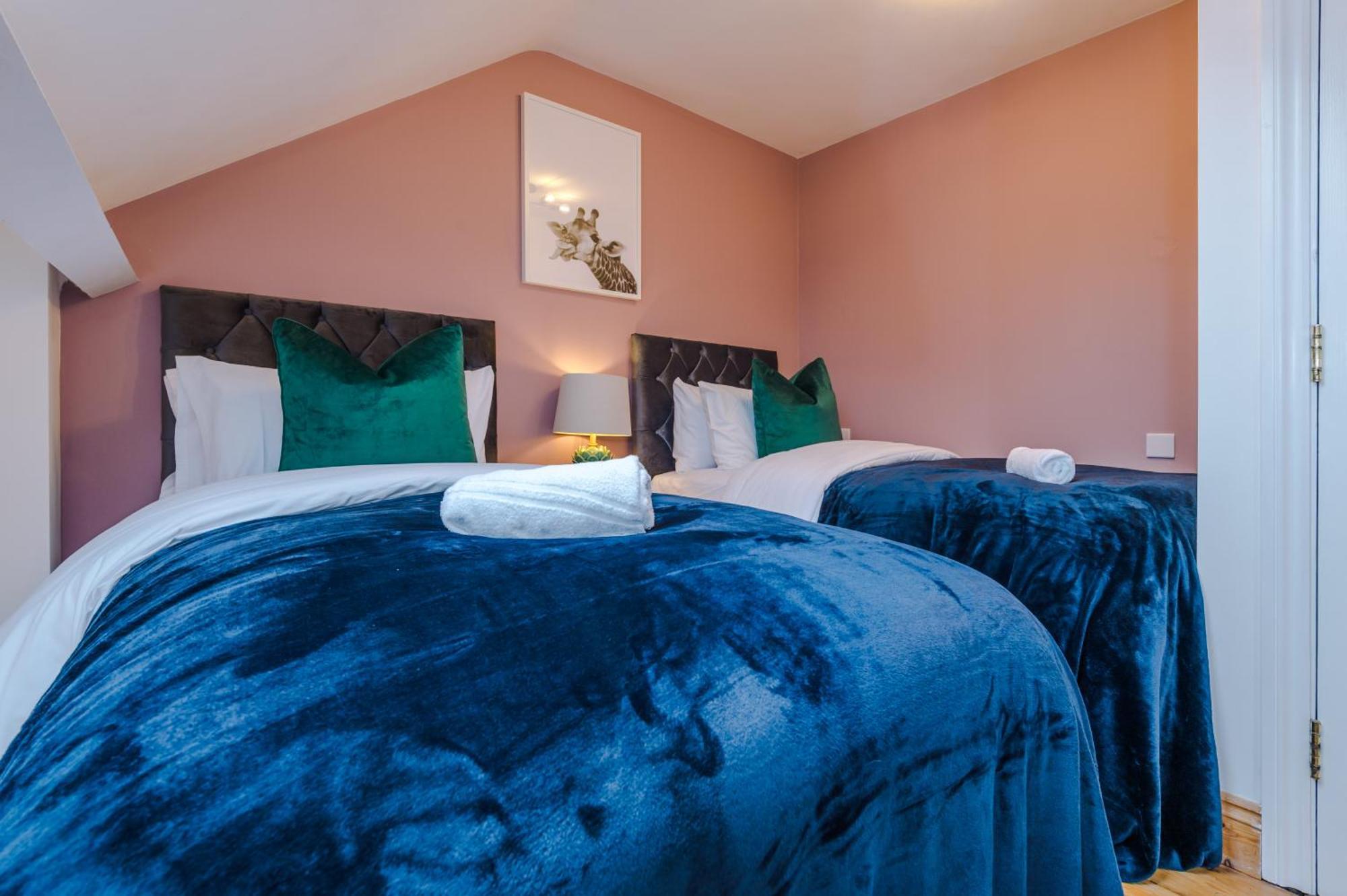 Purestay Central Bath: Five-Bedroom House with Parking Exterior photo