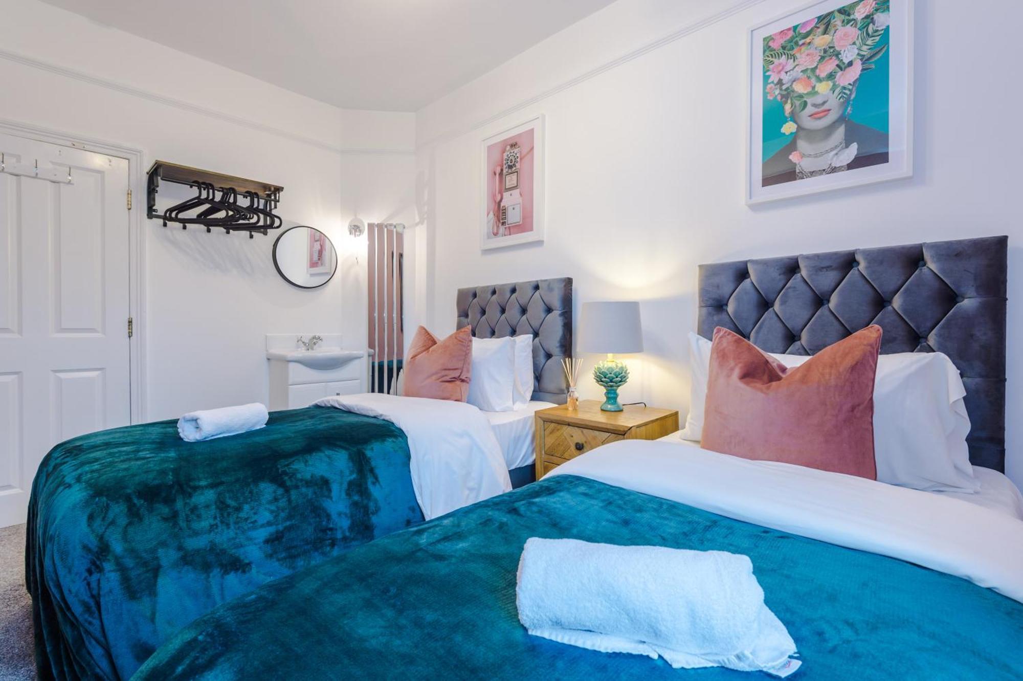 Purestay Central Bath: Five-Bedroom House with Parking Exterior photo